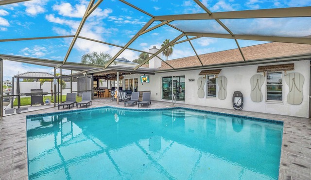 Kayaks/Waterfront/Sunsets/Pool in Hernando Beach