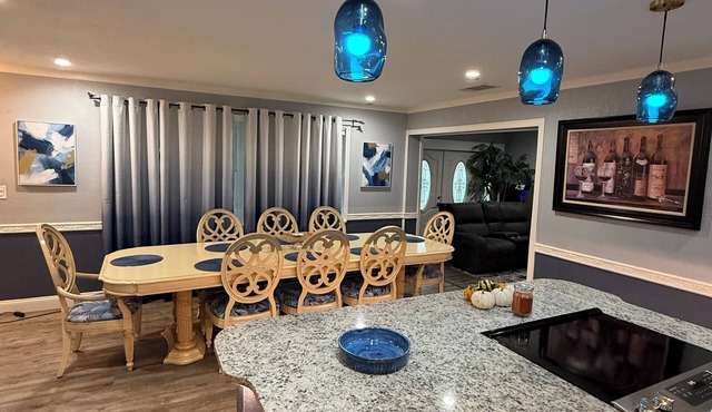 King 4 Suite home spacious fun Beach home retreat