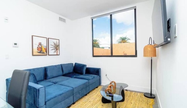 King Bed 2B/2Ba Oasis minutes to Brickell 6 guests