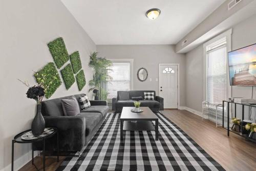 King Bed-Sleep 8-Baby-Fireplace-Laundry in Indianapolis