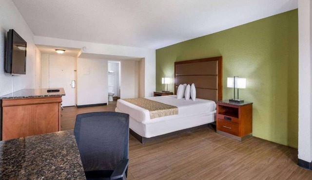King Bed|Smoking|Orlando