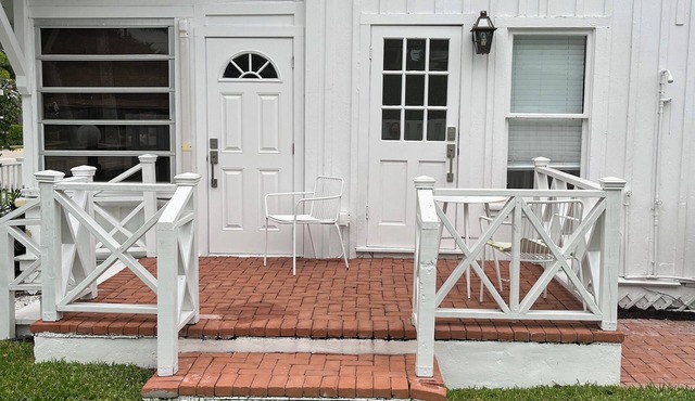 King Bedrooms, Two Blocks to Gulf, Shopping, and Dining in Old Naples