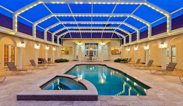 Knickerbocker Estate - Exclusive 9 BR Getaway in Naples! Enjoy Private Pool, Outdoor Dining and Expansive Grounds Experience Tranquility with Easy Access to Naples Best!