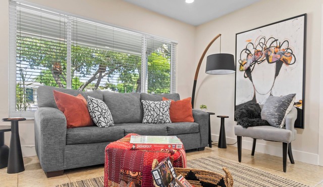 Koko Chateau - 2 BRs/1 BA charming house with lots of private outdoor space.