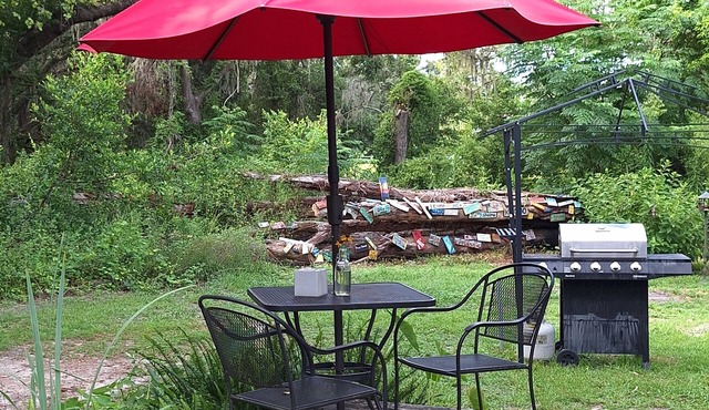 Kokomo Farms Tiny Eco/Artists Cabin off grid