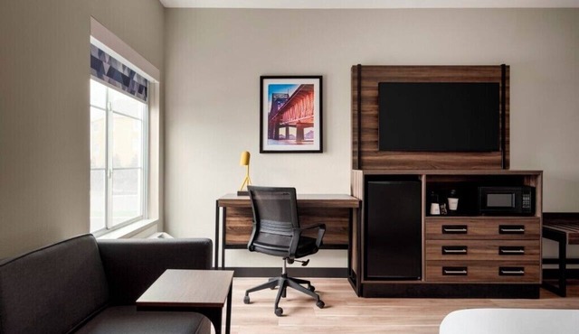 La Quinta Inn & Suites by Wyndham Gonzales LA