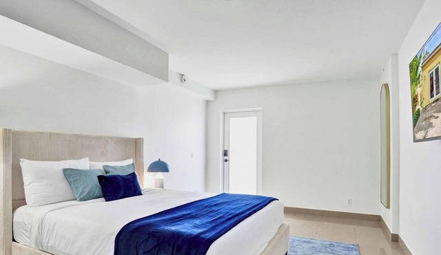 Lake Worth Suite w/Queen Bed & Pool