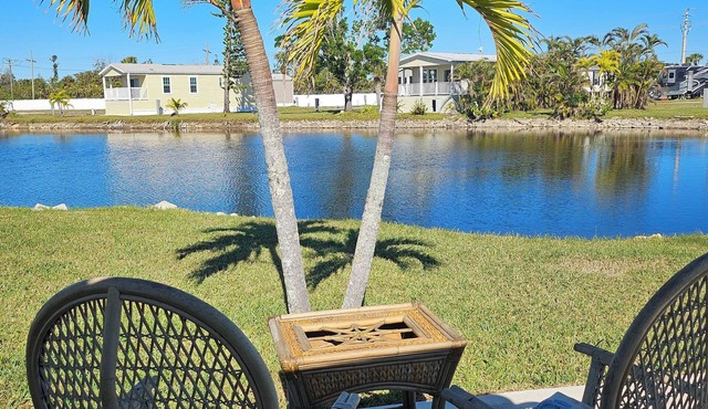 Lakefront 2-bedroom Fort Myers Beach cottage less than 3 miles from the beaches