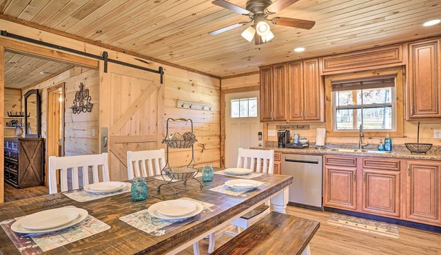 Lakefront Cabin w/Deck, Fire Pit in Trenton! in Trenton