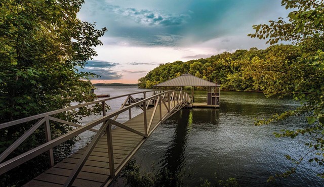 Lakefront Home | Private Dock, Hot Tub & Kayaks in Murray