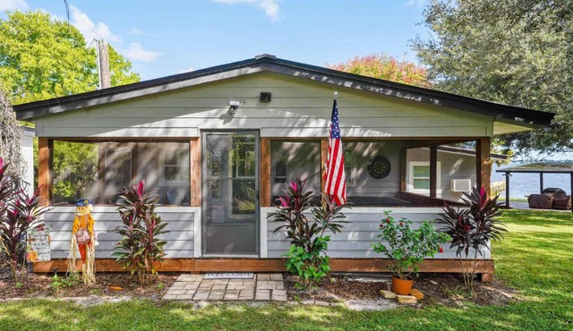 Lakefront Home w/Screened Porches in Frostproof!