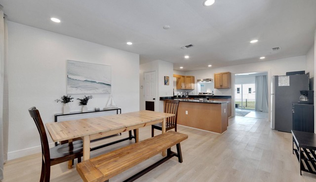 Lakefront Oasis | 15-25% Off | Dog Friendly | Tampa Bay