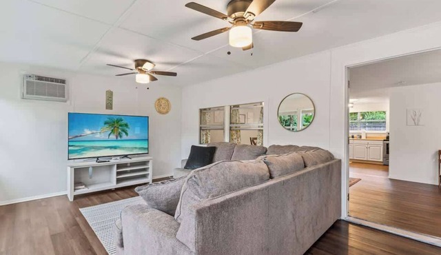 *Lakefront Retreat*- Lake/Private