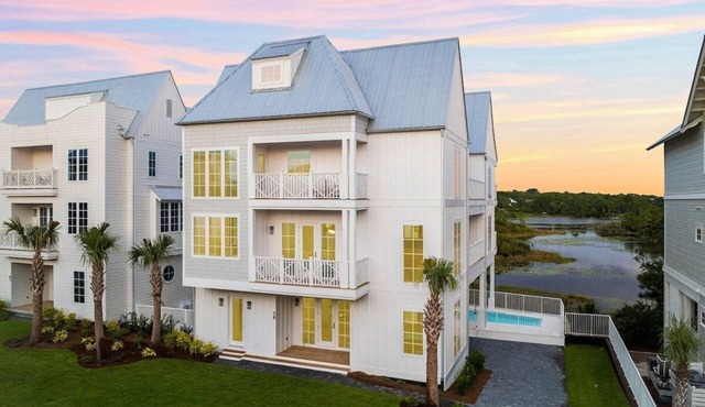 LakeFront w/LSV, Bikes, Pool, & Game Room! STEPS to Beach! Sleeps 20, Pet Friendly!