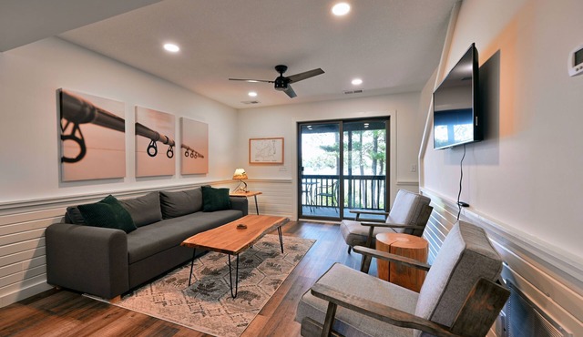 Lakeside Mudding Bear Condo: Beach, Sauna, Club Room, Private Balcony in Danbury