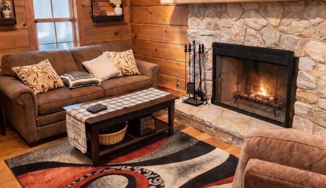 Lakeview Cabin | Dock, Fire Pit, Screened Porch & Fiber Internet in Greencastle