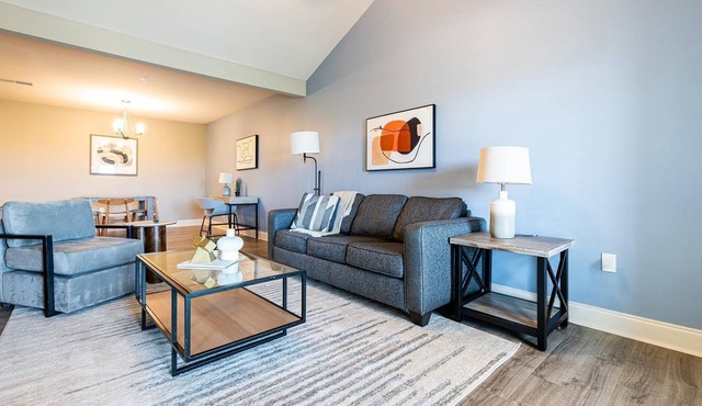 Landing | Amazing 2BD, Pool, Gym in Cocoa