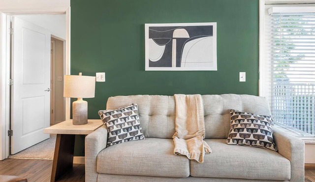 Landing | Beautiful 2BD, Clubhouse