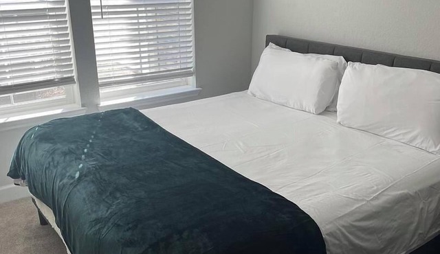 Landing | Beautiful 1BD, Gym, Pool