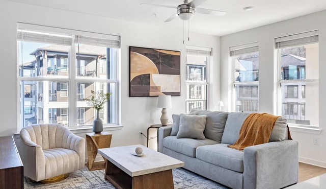 Landing | Beautiful 2BD in Manhattan Harbour in Cincinnati