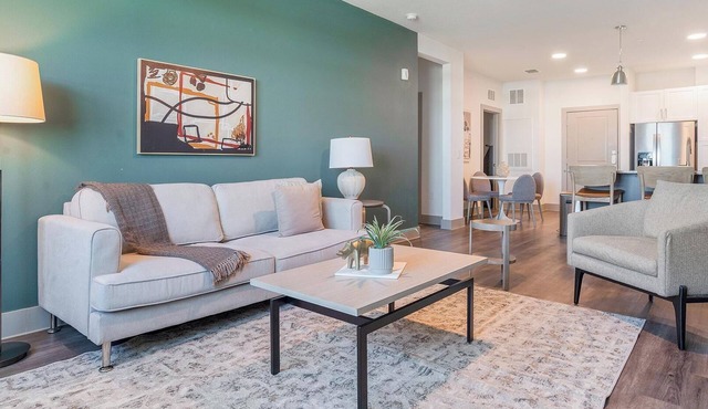 Landing | Beautiful 2BD, Gym, Pool
