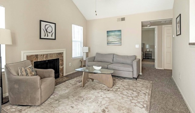 Landing | Chic 1BD, Gym, Tennis Court in Memphis