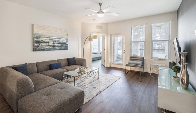 Landing | Incredible 3BD, Gym, Pool