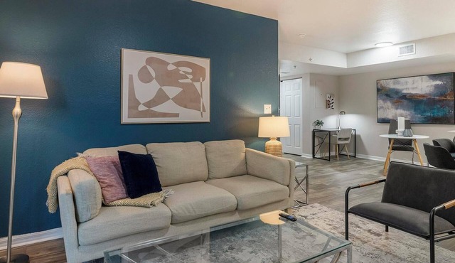 Landing | Spectacular 2BD, Gym, Pool