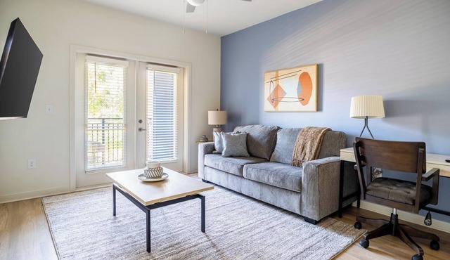 Landing | Stunning 1BD, Gym, Pool