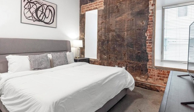 Landing | Stunning 2BD, Gym, Courtyard