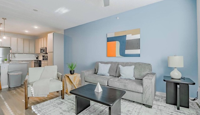 Landing | Stunning 2BD, Pool, Gym