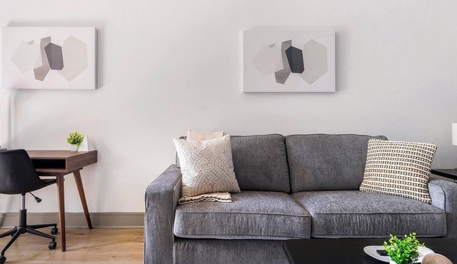 Landing | Stylish 1BD, Courtyard, Clubhouse