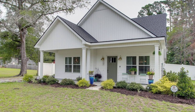 Large Patio w/Fire Pit, Grill! Springfield Home in Springfield