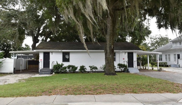 Large Studio Apt #8 by Bike Trail & Historic Downtown Winter Garden
