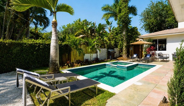 Las Olas Designer Luxury Getaway – Fox Aura heated Pool & Spa House is a 4BD upscale single-family home in Victoria Park with high-end design, and prime location near Las Olas Blvd, beaches, dining, and nightlife.