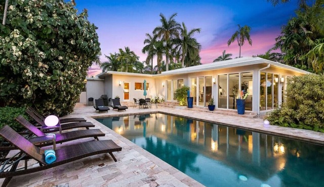 Las Olas Waterfront Home | Heated Pool, Yacht Dock