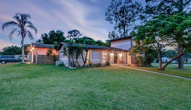 LATE SUMMER Specials-2 story in Deltona, FL-Nice retreat-close to breezy beaches