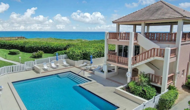 Lease for 30 days. No need to stay the 30 days but pay less than similar units. in Stuart