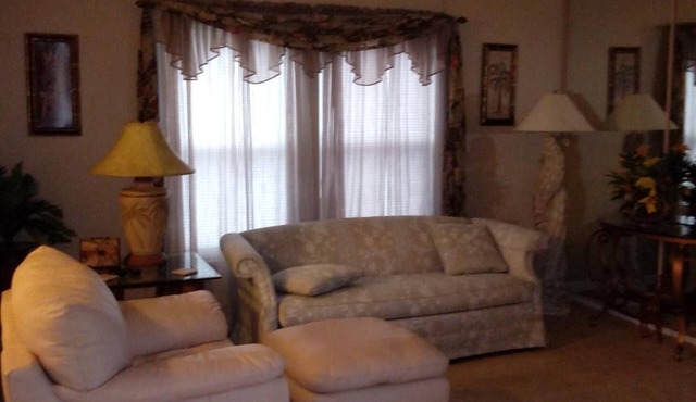 Lovely 2-bedroom condo with heat pool in great location