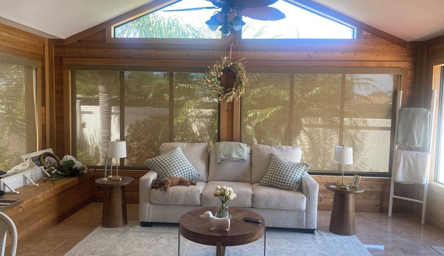 Lovely 2-bedroom house. Newly updated. Additional 300sq.ft Florida room.