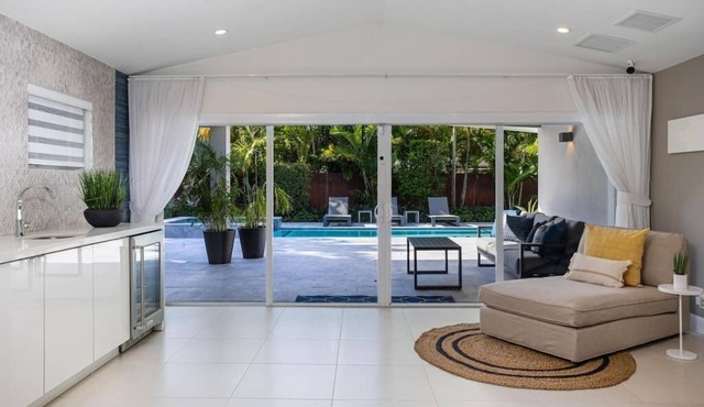 Lush Luxury Marvel in Miami w/Pool&Bbq in Biscayne Park