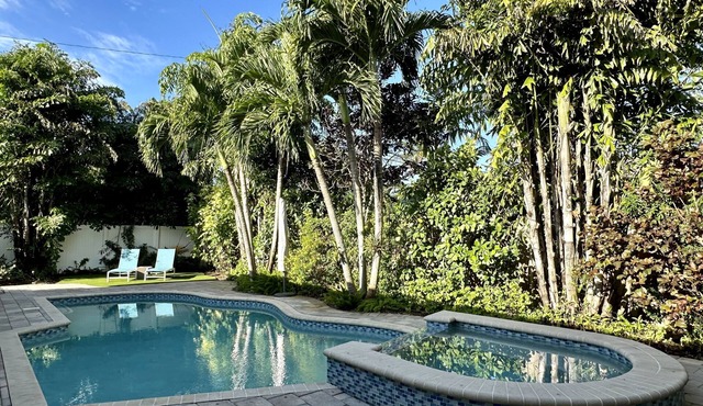 Lush Palms - Serene Oasis, private home with pool and hot tub