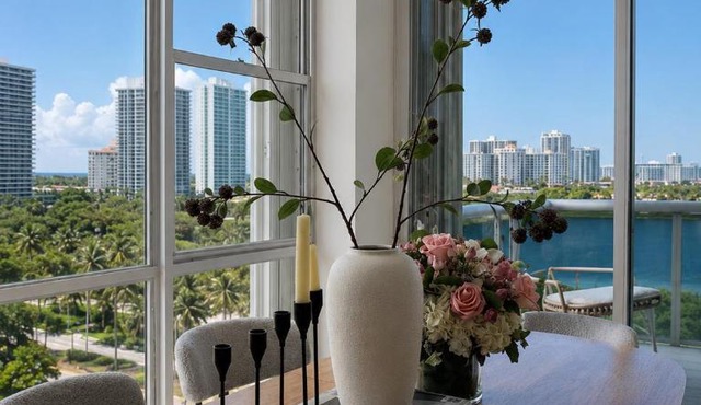 Lux 2BR Skyline by Untitled Stay