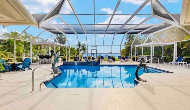 Lux Riverfront Retreat~Pool~Spa~Outdoor bar~Tropical Yard~Direct Gulf Access