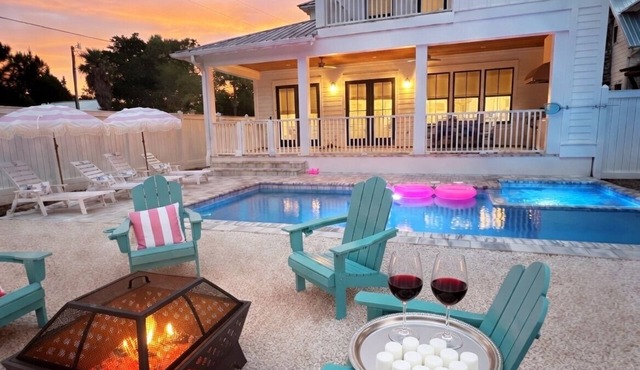 Luxe 5BR with Pool, Hot Tub, Outdoor Kitchen, Bikes, Close to Beach & Seaside