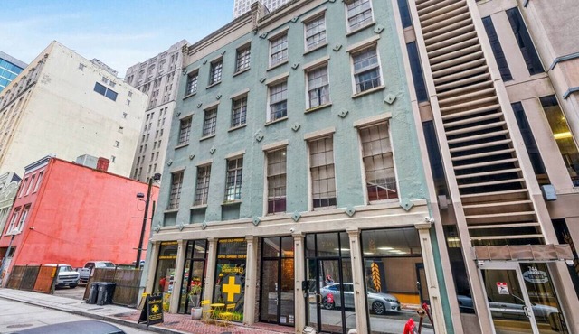 Luxurious Downtown Condo by the French Quarter! in New Orleans