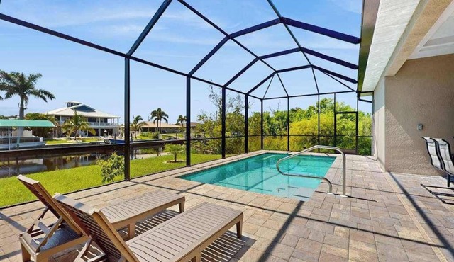 Luxurious waterfront home, pool, Gulf access, and pool table