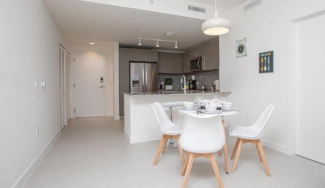 Luxury 1BD/1BT Apartment in Downtown Doral