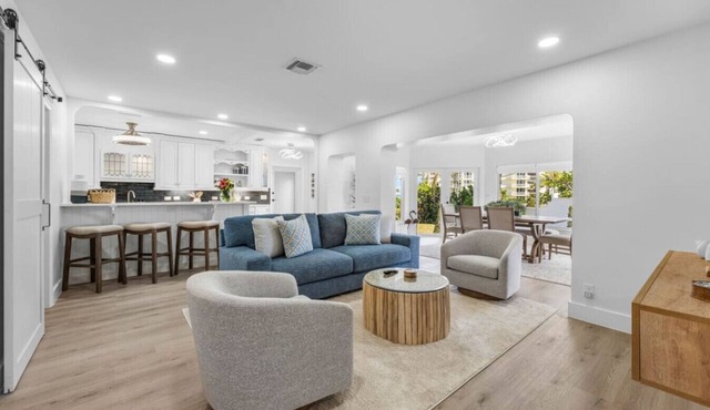 Luxury 3 Bedroom Private Home Walk to Beach in Juno Beach
