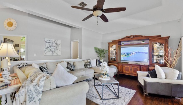 Luxury 4 bedroom 3 bath with pool and office in Valrico
